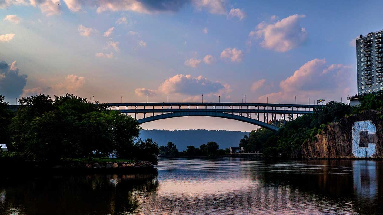 photo of bridge spanning Harlem River