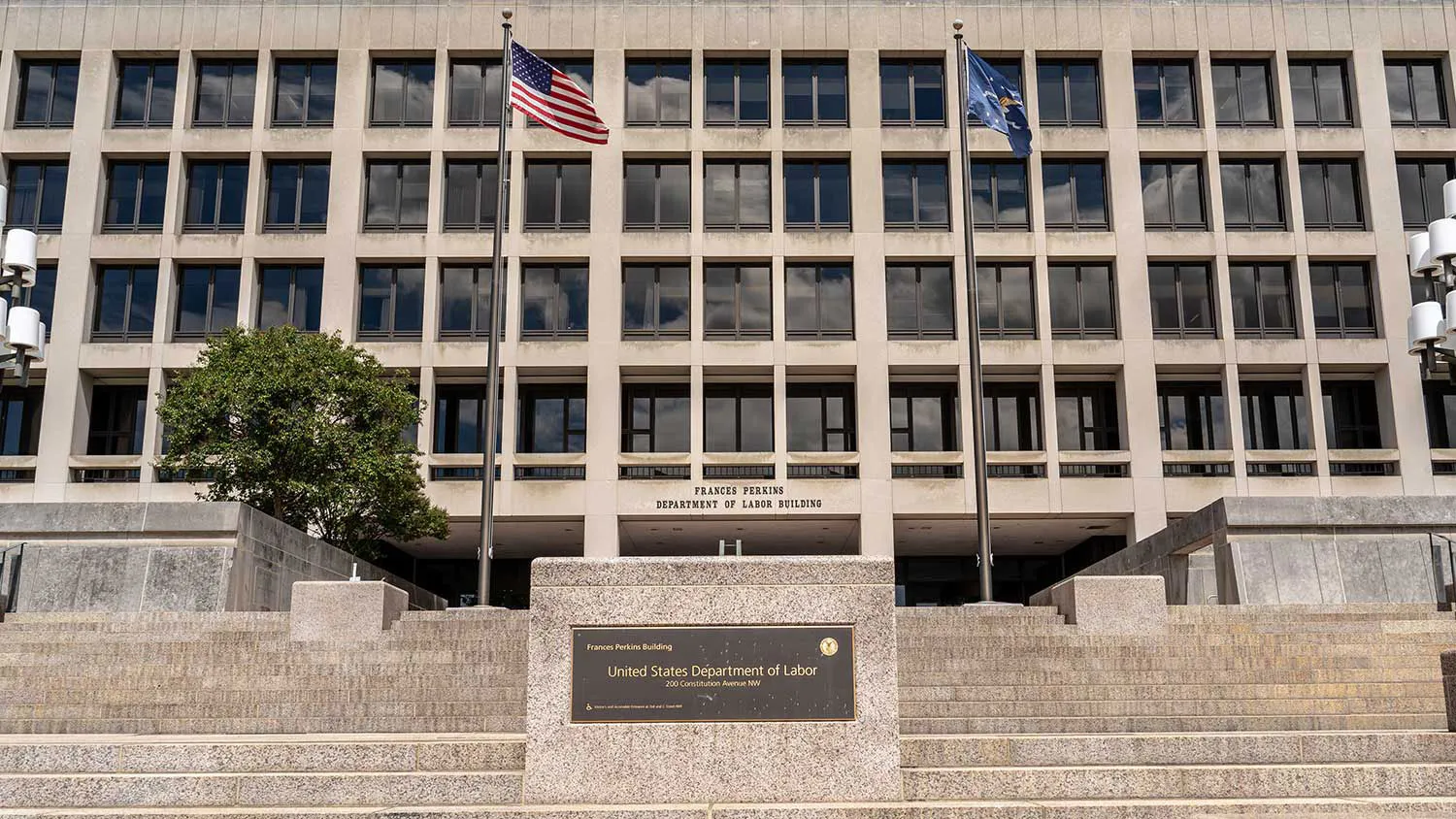 Photo of front of US Dept of Labor office building